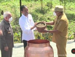 Berada di Titik Nol , Gubernur Olly Serahkan Air dan Tanah Dari Sulut ke Presiden