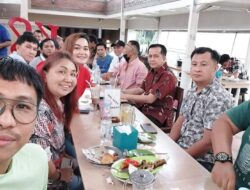 Pulang Kampung, Fatoni Nikmati Pisang Goroho Bersama Wartawan