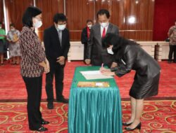 Peraturan Menristek Rektor Ellen Lantik Dua Senator