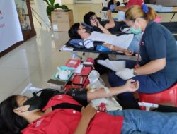 Peringati Donor Darah, Mahasiswa Polimdo Gelar Donor Darah