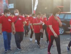 Sambut Dies Natalis,Rektor Ellen Bersama Civitas Akademika FH Unsrat Gelar Jalan Sehat