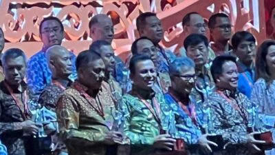 Gubernur Olly Terima Penghargaan BI Award Kategori Sukses Implementasi QRIS Terbaik.