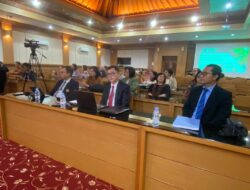 Rektor Berty Jadi Penguji Tamu Ujian Promisi Doktor di Universitas Udayana