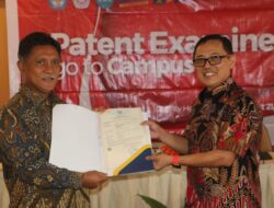 Rektor Berty Terima Hak Paten  Dari Kemenkumham di Bidang Invensi