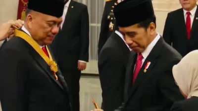 Prestasi Buat Sulut, Presiden Jokowi Berikan Penghargaan Bintang Jasa Utama ke Gubernur Olly Dondokambey