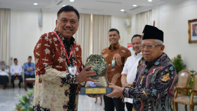 Diserahkan Wapres K.H. Ma’ruf Amin,  Gubernur Olly Quattrick Raih Paritrana Award 2023