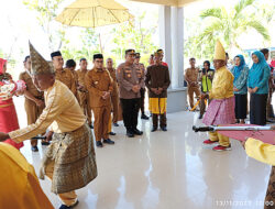 Goverment Care di Bintauna, Bupati Bolmut Disambut Secara Adat