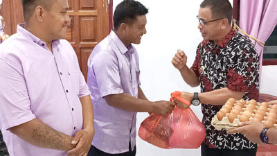 Tangani Inflasi, Dinas Ketahanan Pangan Bolmut Salurkan Paket Sembako di Tanjung Sidupa