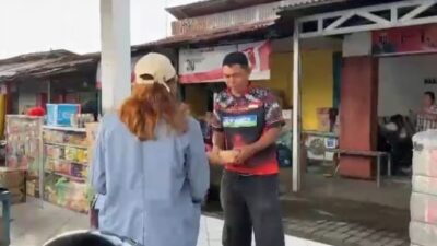 Mahasiswa Unsrat Tunjukan Kepedulian Bagi Takjil Gratis di Terminal Malalayang