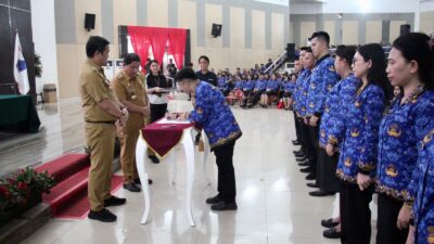 Serahkan Petikan SK Kepada 1.458 PPPK, Wagub Steven Minta Stop Pinjol dan Judol