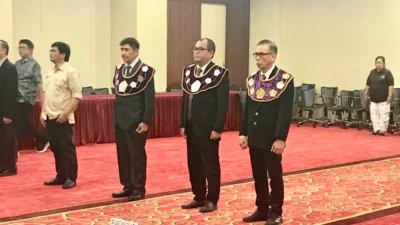 Rektor Berty Lantik Pinaria, Montolalu dan Kepel Sebagai Pejabat Unsrat