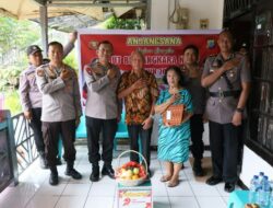 Sambut Hari Bhayangkara ke-79, Kapolda dan Wakapolda Sulut Pimpin Anjangsana ke Purnawirawan Polri