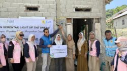 Terangi Negeri, Hidupkan Harapan: PLN UID Suluttenggo Sambung Listrik Gratis bagi 165 Keluarga di Hari Listrik Nasional ke-80