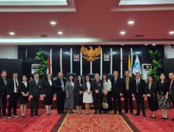 Lantik Senat FEB Unsrat, Rektor Sompie: Harus Jadi Mitra Konstruktif Pimpinan Fakultas