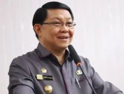 Murni Cuaca Ekstrem ,Gubernur Yulius  Tunda Perjalanan Safari Natal  di Kepulauan