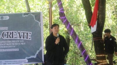 83 Peserta Himaju AB Polimdo Ikuti LKM dan Tanam Bibit Mangrove di Desa Wori