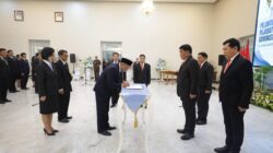 Lantik 62 Pejabat,  Gubernur Yulius: Pergeseran Jabatan Tambah Profesionalisme dan Pengalaman