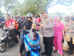 Polri Bersama Rakyat: Kapolres Boltara Turun ke Jalan, Ratusan Takjil Dibagikan