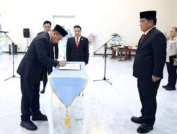 Lantik Dua Pejabat Tinggi Pratama, Gubernur Yulius Tekankan Bekerja Mandiri, Profesional Tanpa Diawasi