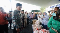 Pastikan Distribusi Aman Gubernur Yulius Tinjau Pelaksaaan Gerakan Pangan Murah di Kabupaten/Kota