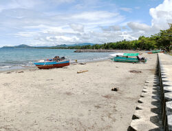 Pantai Wisata Batu Pinagut, Antara Kepentingan Estetik dan Kebutuhan Nelayan Lokal